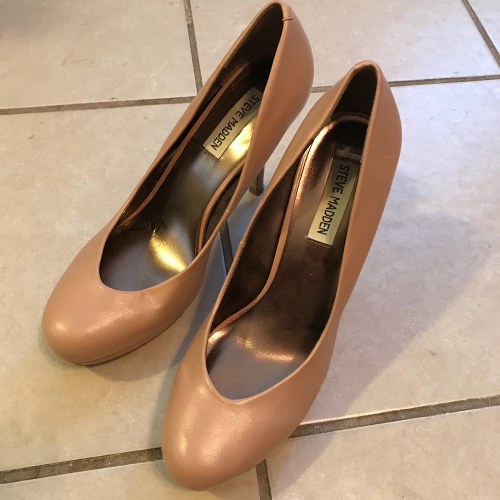 Nude Steve Madden pumps